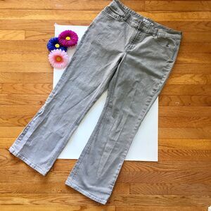 Chico's Platinum Jeans Women's Size 2 (Large) Grey Short 29" Inseam Straight Leg